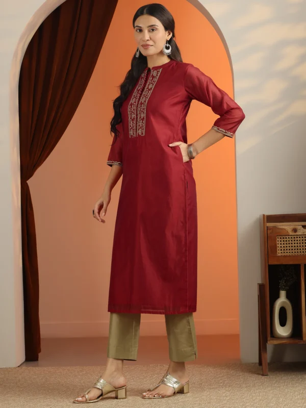 Red Embroidered Silk Blend Straight Kurta