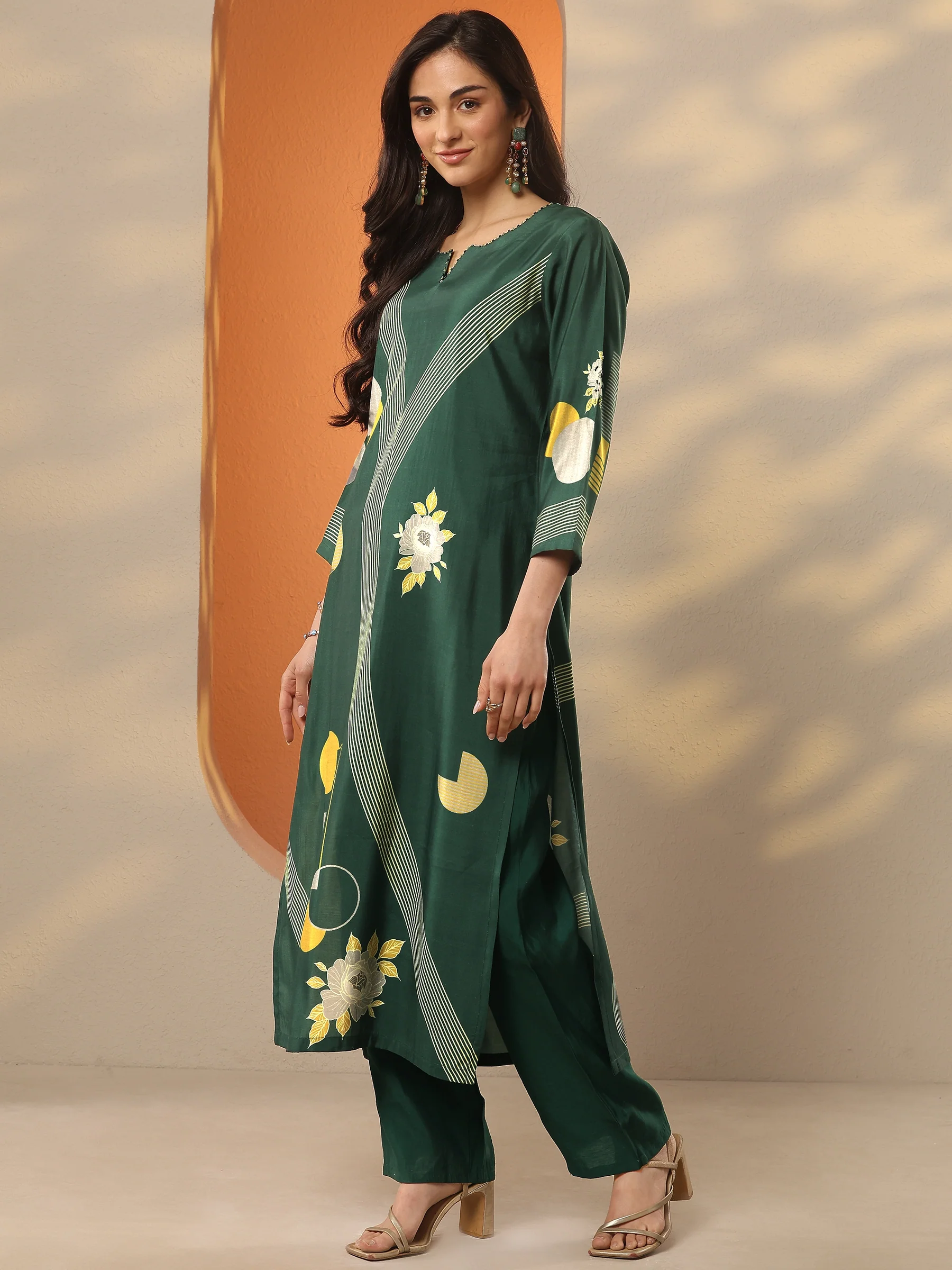 Green Printed Silk Blend Straight Kurta - Image 3