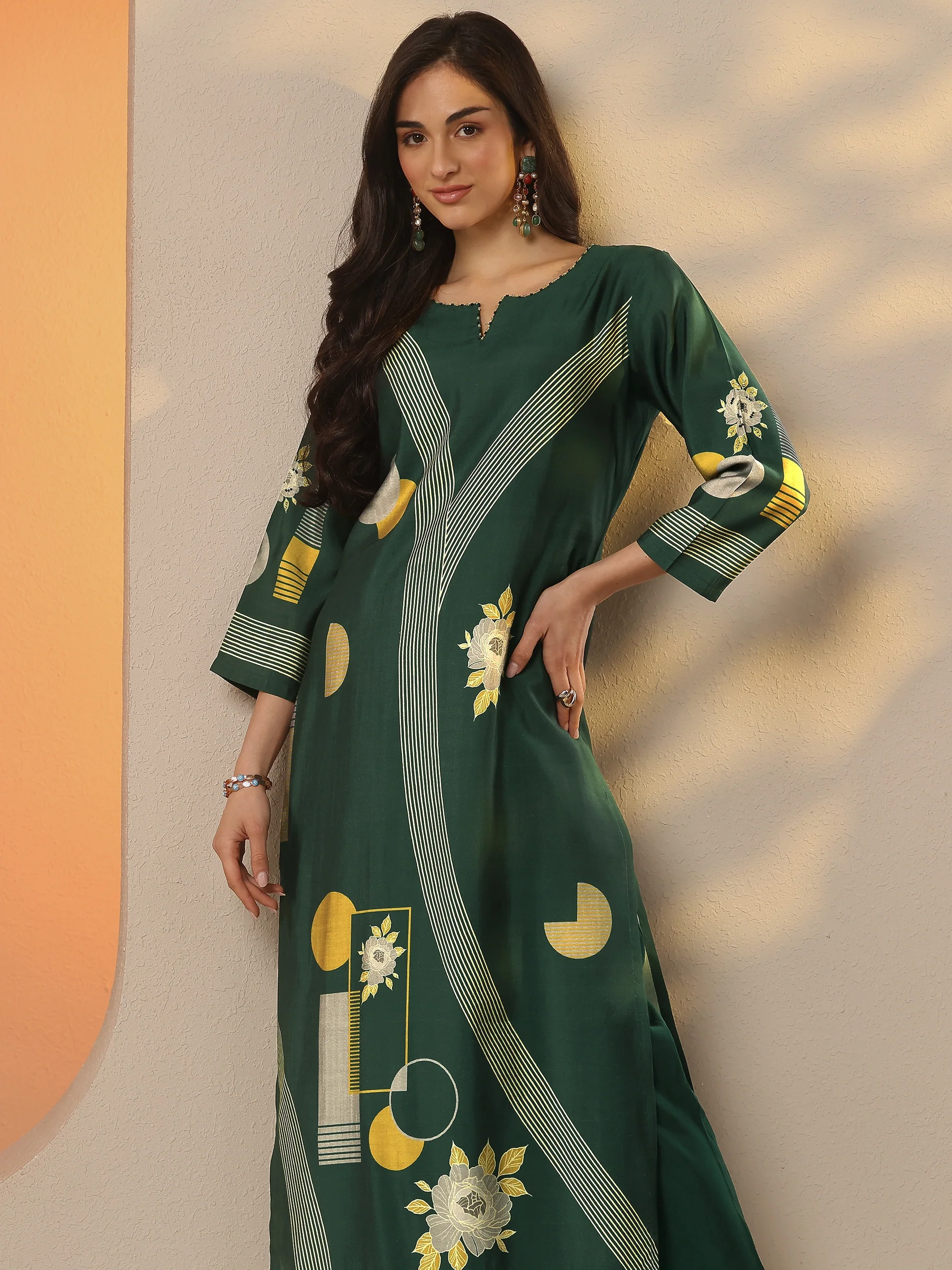 Green Printed Silk Blend Straight Kurta - Image 6