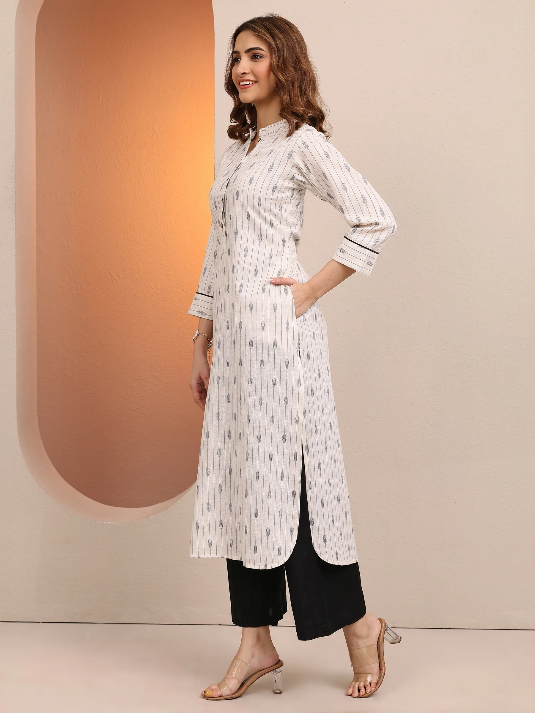 Off White Printed Cotton Blend Straight Kurta - Image 3