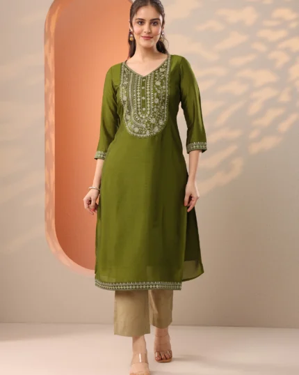Green Embroidered Silk Blend Straight Kurta