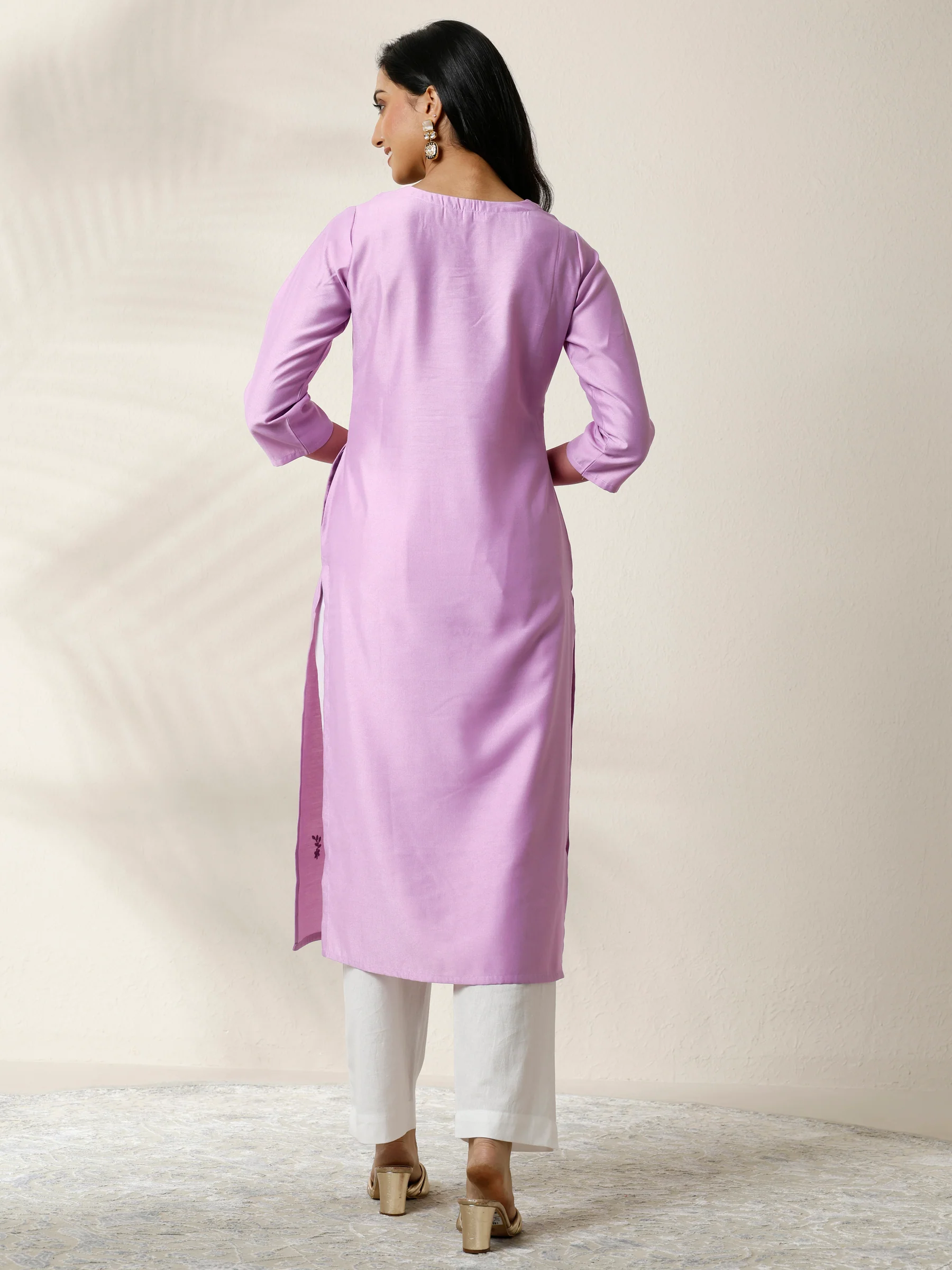 Lavender Embroidered Silk Blend Straight Kurta - Image 4